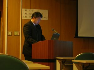 徳永研究員の発表状況