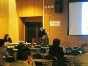 山田研究員の発表状況