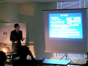 山田研究員の発表状況