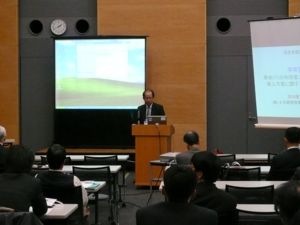 加治屋上席研究員の講演会状況