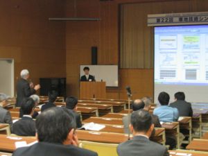 清野研究員の発表状況