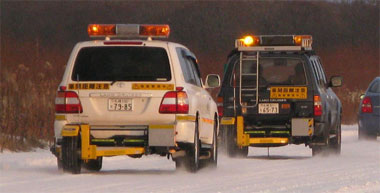 【連続路面すべり抵抗値測定装置(通称:RT3™)を用いた測定状況】 【連続路面すべり抵抗値測定装置(通称:RT3™)を用いた測定状況】