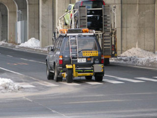 【札幌市内国道における路面のすべり抵抗測定状況】 【札幌市内国道における路面のすべり抵抗測定状況】